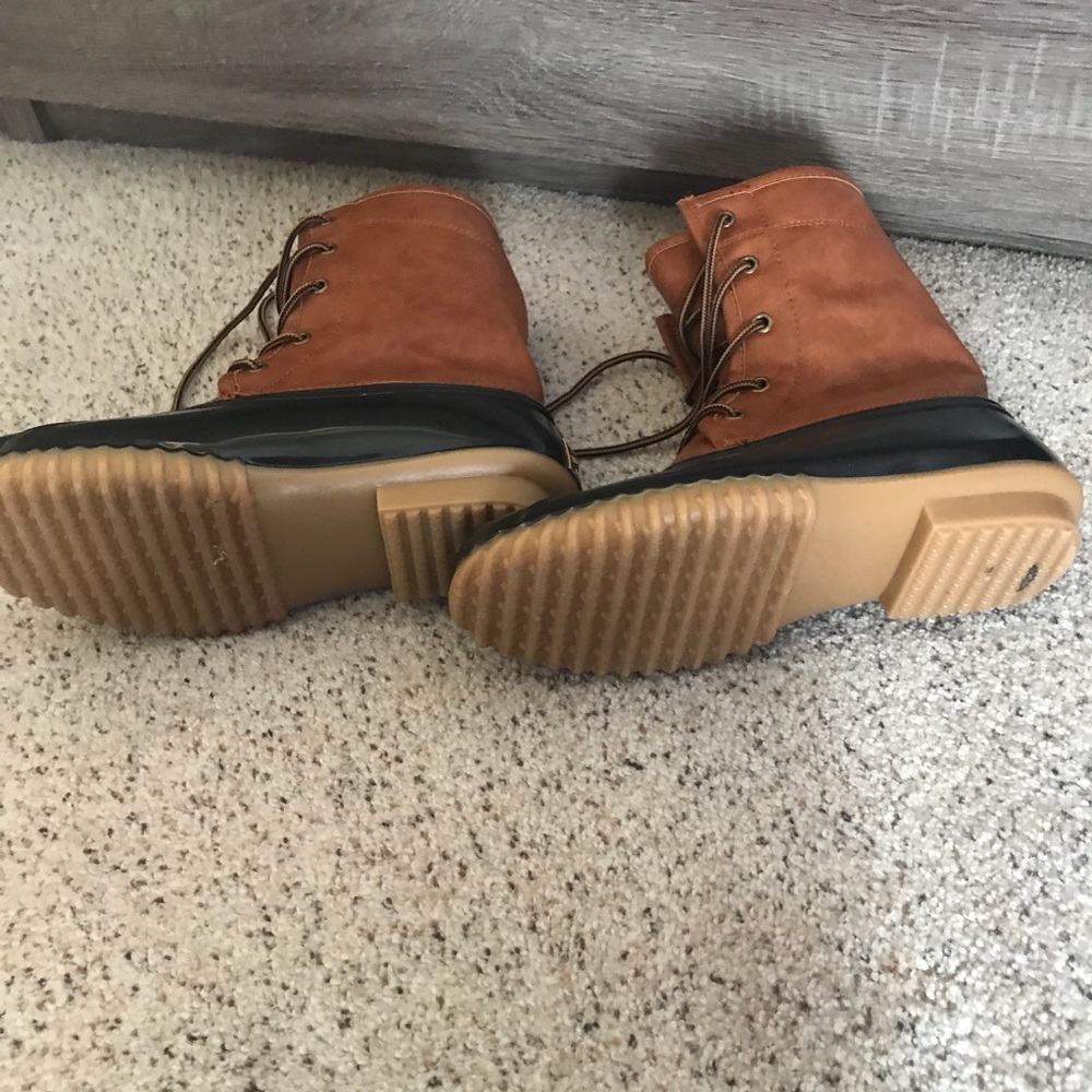 Women's Brown and Black Winter Boots - Picture 3 of 5